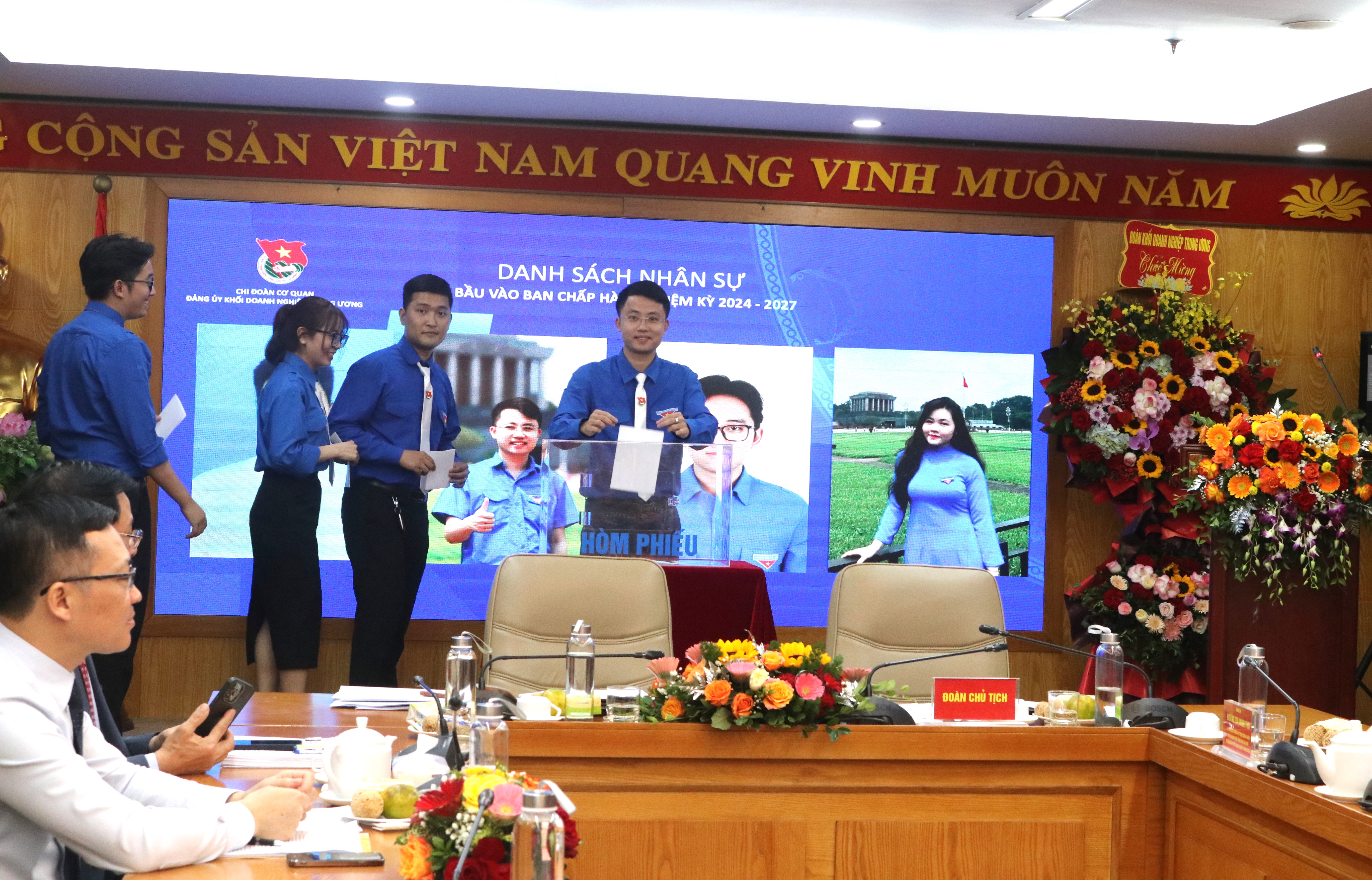 Tại Đại hội, đại biểu bỏ phiếu bầu Ban Chấp hành Chi đoàn, nhiệm kỳ 2024-2027.